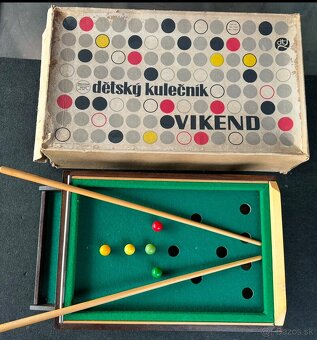 Hračky - Dětský bakelitový telefon, fotbal, kulečník - 4