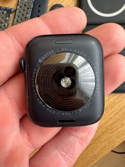 Apple Watch SE - 4