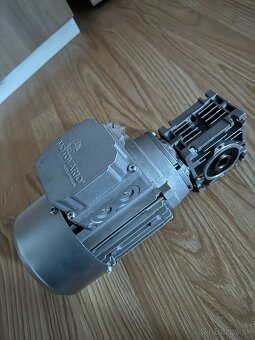 Nové Elektromotory 3x INNOMOTICS - 4