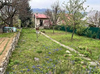 Záhradná chata s výhľadom na mesto - 4