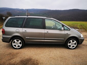 VW SHARAN  2.0TDI 103KW 140PS UNITED NAVI ŤAŽNÉ R17 MOD 2010 - 4