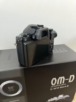 Olympus OM-D E-M10 Mark III s 2 objektívmi a príslušenstvom - 4