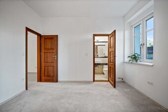 NA PREDAJ - Jedinečný staromestský byt - 4