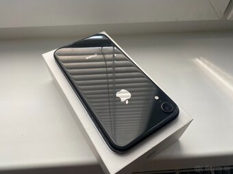 iPhone XR 64Gb Black - 4