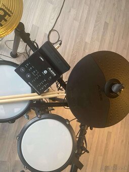 Alesis nitro max - 4
