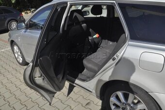 Toyota Avensis Combi 2.2 D-4D Exclusive - 4