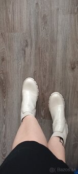 Kremove leskle cizmy velkost 39 Steve Madden - 4