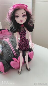 Bábika Monster s autom - 4