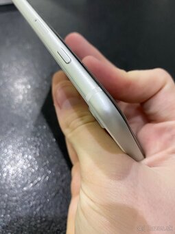 Predám iphone Se 2020 - 4