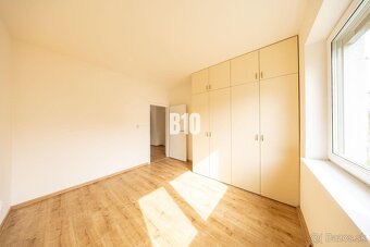 NA PREDAJ 4-IZBOVÝ TEHLOVÝ BUNGALOV (5-ROČNÁ NOVOSTAVBA) V K - 4