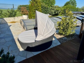 Predam velke stylove ratanove lezadlo/postel so strieskou - 4