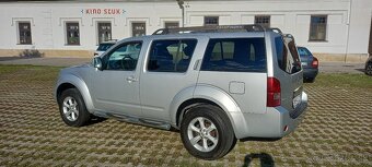 Nissan Pathfinder 2.5 dci 4x4 - 4