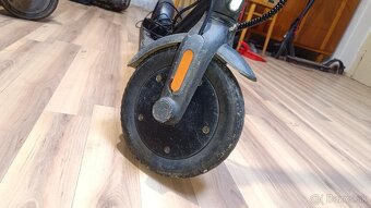 Elektrická kolobežka Ninebot F40 - 4