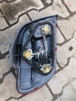 TOYOTA YARIS I (1999-2005) - SVETLO ZADNÉ PRÁVE - 4