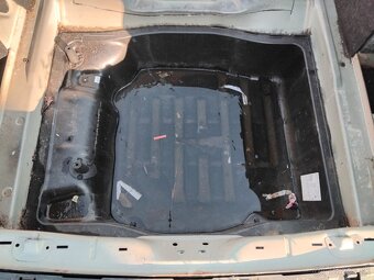 Passat B7 výrezy z karoserie - 4