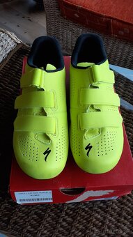 Tretry Specialized veľ. 8/42. - 4