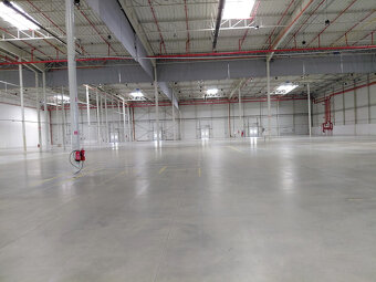 Prenajmeme veľkú skladovú halu v Bratislave III. Rači. - 4