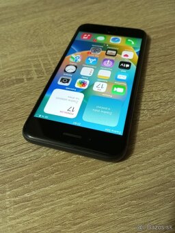 iPhone 8 / 256GB Super stav - 4