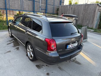 Toyota Avensis 2.2D - 4