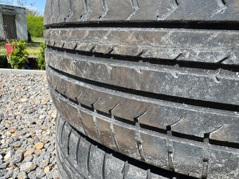 215/50R17 - 4
