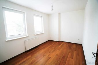 NA PREDAJ 3 - IZBOVÝ RODINNÝ DOM, DIAKOVCE, VEĽKÁ GARÁŽ - 4