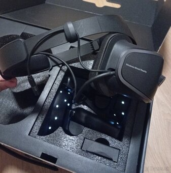 Lenovo Explorer VR headset - 4