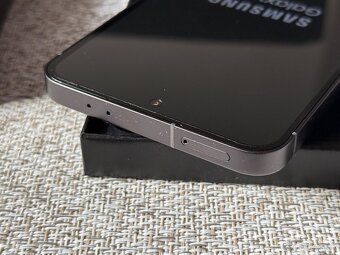 Samsung Galaxy S24 FE 8/128Gb - Super stav - 4