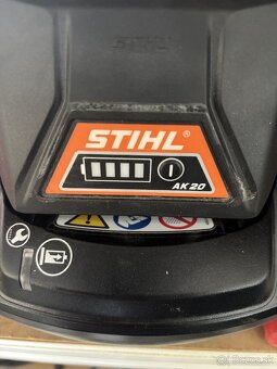 Predám Aku Kosačku Stihl Rma 235 set 2x baterka AK 20 - 4