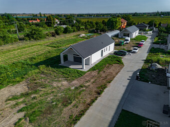 Na predaj moderný 4-izbový rodinný dom v Šoporni - 4
