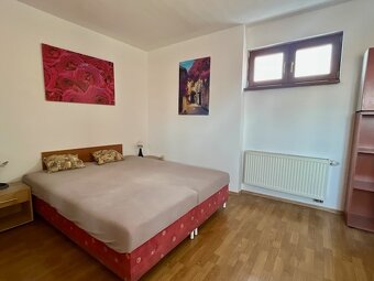 2-izb.byt s terasou 30 m2, pešia zóna, vrchné poschodie - 4