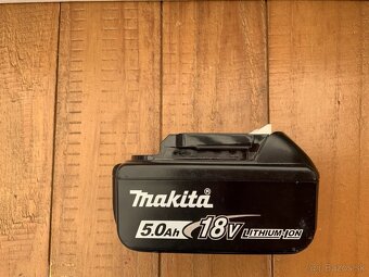 Nabíječka pro čtyři akumulátory Makita DC18SF - 4