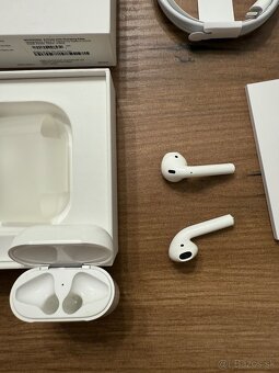 Apple AirPods 2. generácia s nabíjacím puzdrom + bal - 4