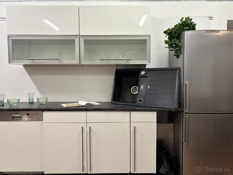 Svetlá dizajnová kuchyňa SIMBA - 4