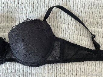 ČIERNA ČIPKOVANÁ PODPRSENKA - 4