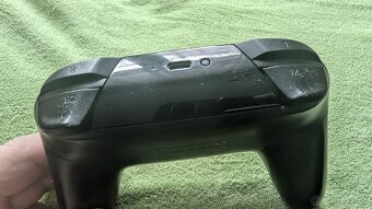 Nintendo Switch Pro Controller - 4