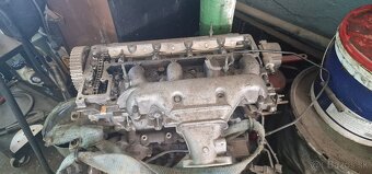 2.2hdi motor.hlava.citroen c5 - 4