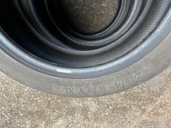 225/45 R19 - 4