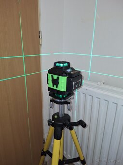 Krížový laser 4D, statív, kufrík - 4