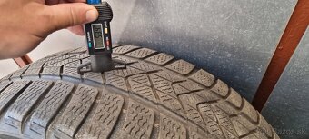 Predám 4xzimné pneumatiky 245/45r18 Pirelli - 4