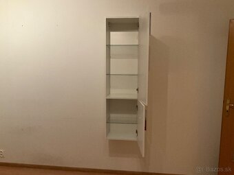 Zavesená skrinka s polickami, biely lesk - 4
