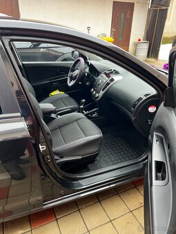 Kia ceed crdi 1,6 66kw r.v 2010 - 4