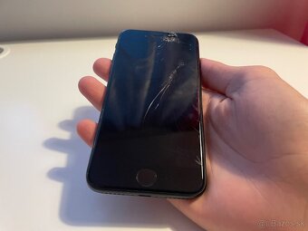 iPhone SE 2022 64GB - prasknutý displej - 4