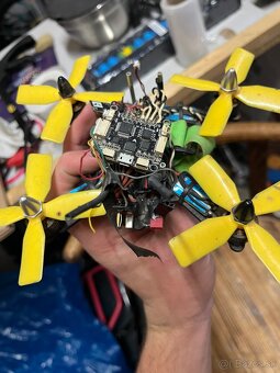 Dron malý - 4