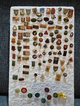 Sbierka odznakú a vyznamenání cca 2100ks - 4