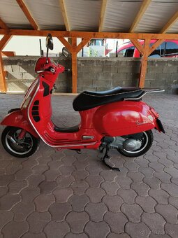 Piaggio Vespa 300gts - 4