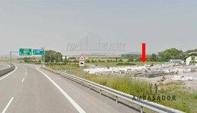 Viditeľný investičný pozemok pri R1 - 4