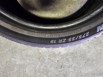 275/35R19 - 4