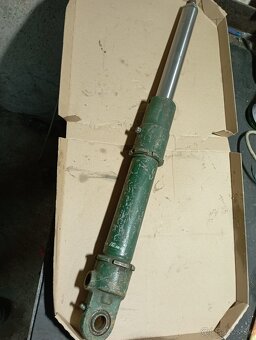 Jednocinny hydraulicky piest - 4