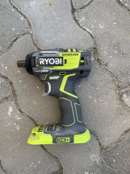 RYOBI 18V ONE+™ 1/2” AKU RÁZOVÝ UŤAHOVÁK S POISTNÝM KOLÍKOM - 4