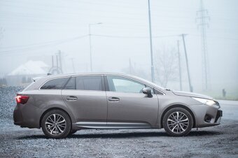 TOYOTA AVENSIS Combi 2.0 105kW 2017 - 4